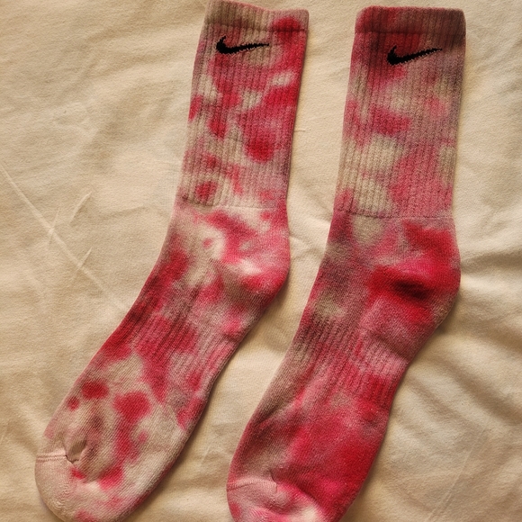 Socks Tie Dye - Picture 2 of 3